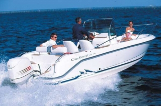 通过 Rivage 34 船舶租赁服务享受乘船之旅 